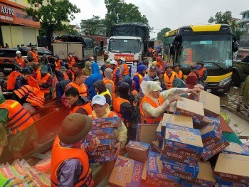 QLTT Hà Nội, TP. Hồ Chí Minh khẩn cấp kiểm tra, xử lý nghiêm đối tượng trục lợi do mưa lũ