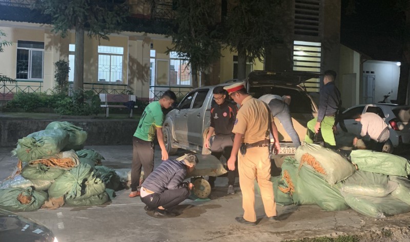 bat gan 800 kg thuoc la nguyen lieu khong ro nguon goc xuat xu