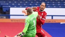 Liverpool xác nhận tin dữ phẫu thuật Van Dijk