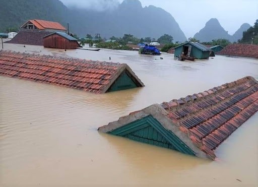 Thủ tướng kiểm tra việc khắc phục hậu quả mưa lũ tại Quảng Bình