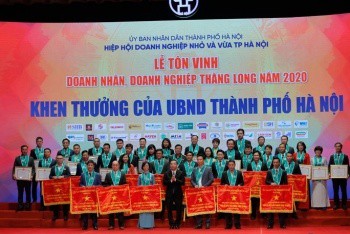 PCC1 được tặng cờ xuất sắc tại “Lễ tôn vinh Doanh nhân, Doanh nghiệp Thăng Long 2020”