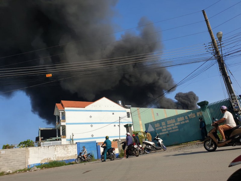 Môi trường - Đang thống kê thiệt hại vụ hỏa hoạn tại công ty xử lý môi trường (Hình 12).