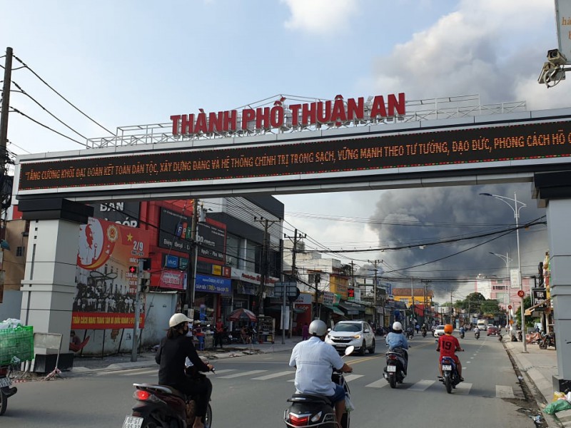 Môi trường - Đang thống kê thiệt hại vụ hỏa hoạn tại công ty xử lý môi trường (Hình 10).