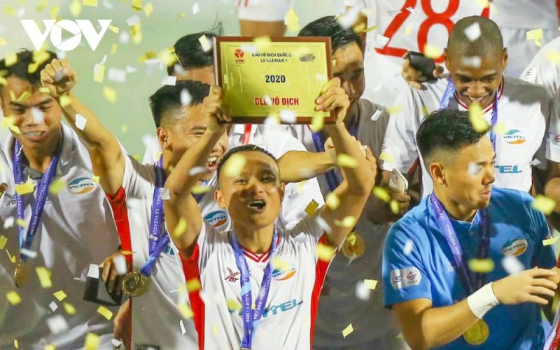 V-League: Trọng Hoàng thiết lập cột mốc siêu khủng, đàn em trầm trồ thán phục