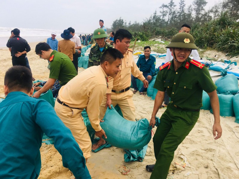 Tin nhanh - Huế: Yêu cầu người dân không ra khỏi nhà từ 12h ngày 14/11