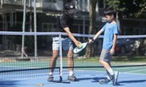 Từ vài chục ngàn đến gần chục triệu, thị trường đồ chơi môn pickleball như tôm tươi