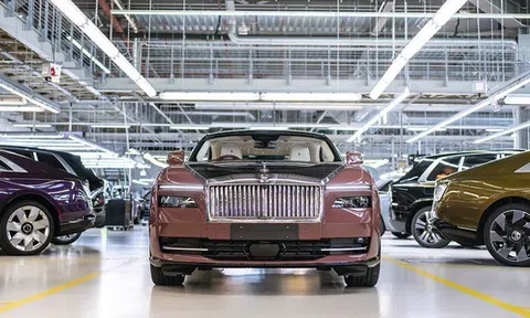 Rolls-Royce lên lịch ra mắt SUV điện đầu tiên