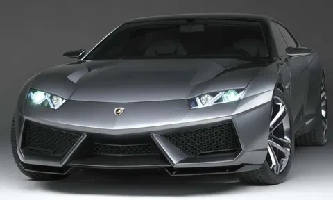 Xe thứ 4 của Lamborghini đã suýt là... sedan