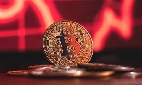 Bitcoin rơi thủng mốc 93.000 USD, thổi bay 200 tỷ USD vốn hóa