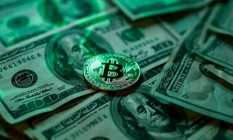 Bitcoin lại vượt 100.000 USD, tiến sát đỉnh lịch sử